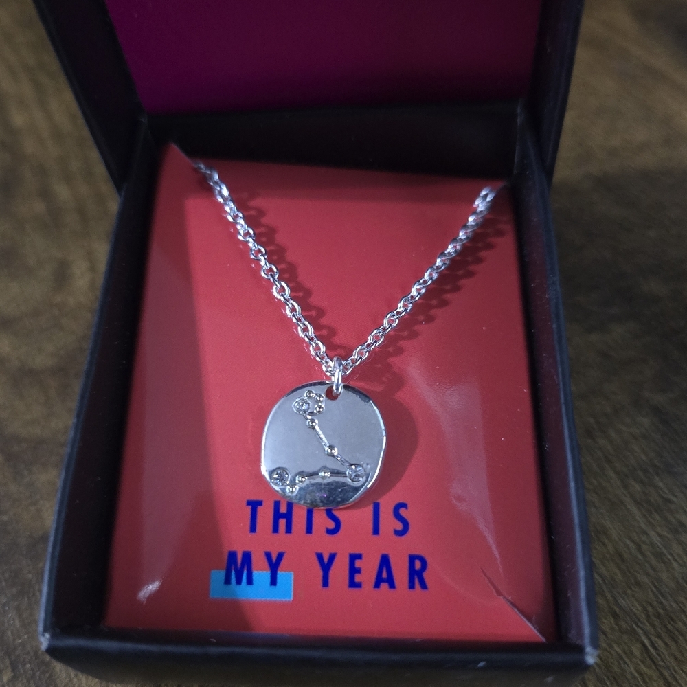 NIB Avon Sparkling Silver Zodiac Celestial Necklace Pisces